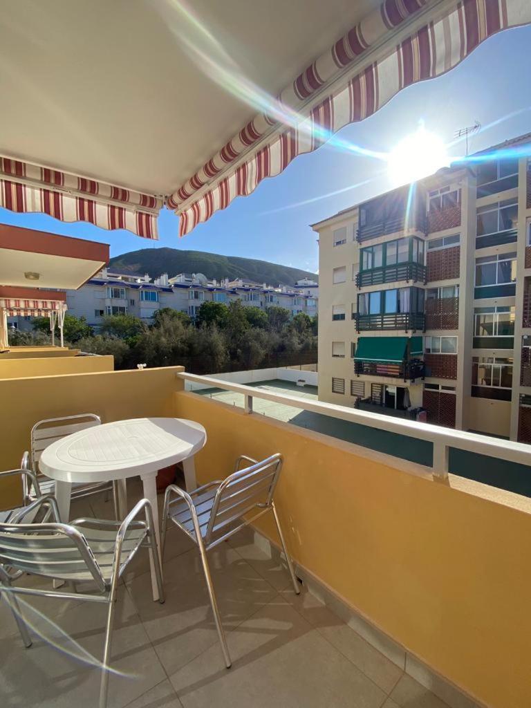 Angeles. Cristianos. Free Wifi * Los Cristianos (Tenerife)